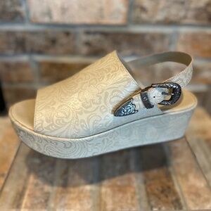 Matisse Embossed Tan Platform Sandals